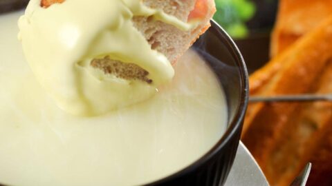 https://delishsides.com/wp-content/uploads/2023/02/Pioneer-Woman-Slow-Cooker-Cheese-Fondue-480x270.jpg