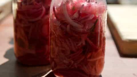 Jamie Oliver Quick Pickled Red Onions - Delish Sides