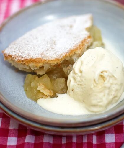 Jamie Oliver Eve’s Pudding (Apple Sponge Pudding)